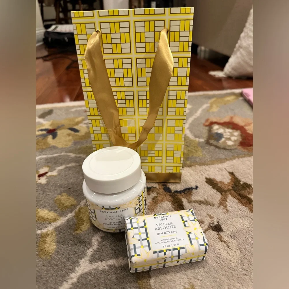 Beekman 1802 Vanilla Absolute Gift Set - Yellow and White Goat Milk